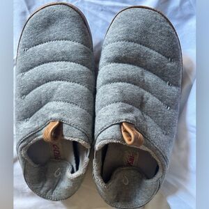 Olukai slippers